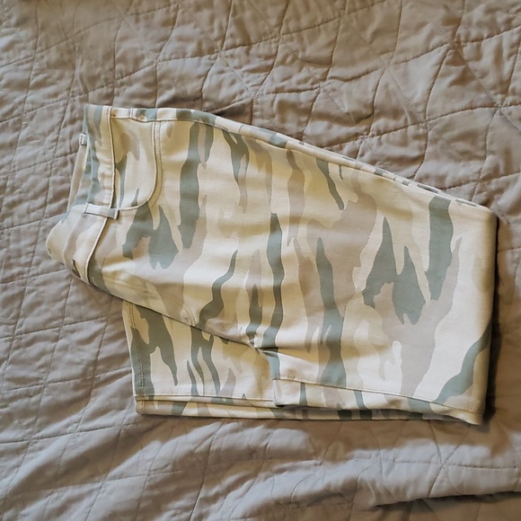 Pants - Picture 3 of 4